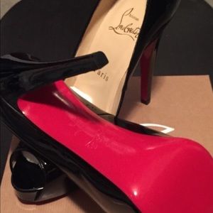 Christian Louboutin Very Prive 37.5